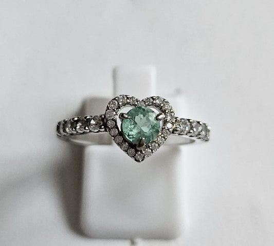Anillo en plata ley 925 con Esmeralda Natural Colombiana.