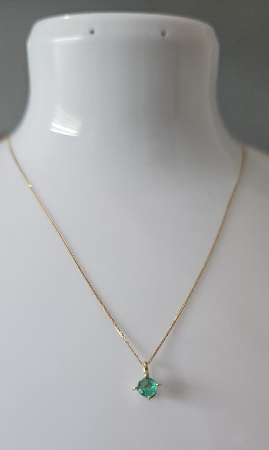 Cadena y dije en oro de 18k con Esmeralda natural Colombiana