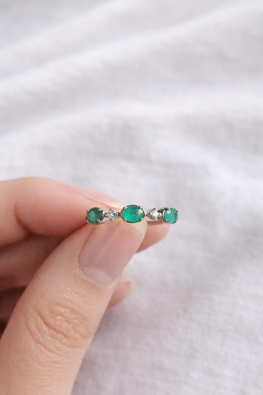 Anillo en Plata 925 con Esmeraldas Naturales Colombianas.