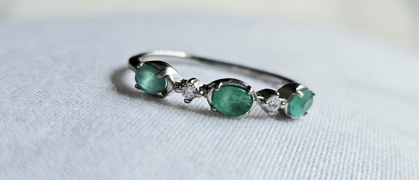 Anillo en Plata 925 con Esmeraldas Naturales Colombianas.