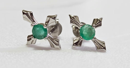 Aretes Cruz y Esmeraldas Naturales.