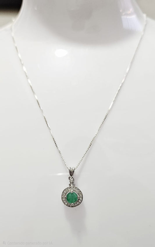 Cadena en plata 925 con dije redondo y Esmeralda Natural.