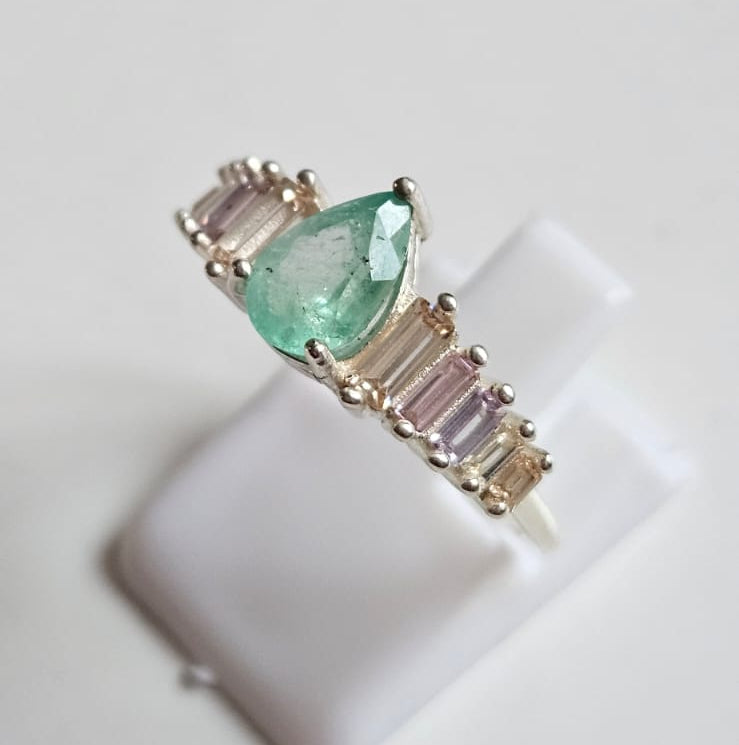 Anillo Cristales y Esmeralda Natural Colombiana.