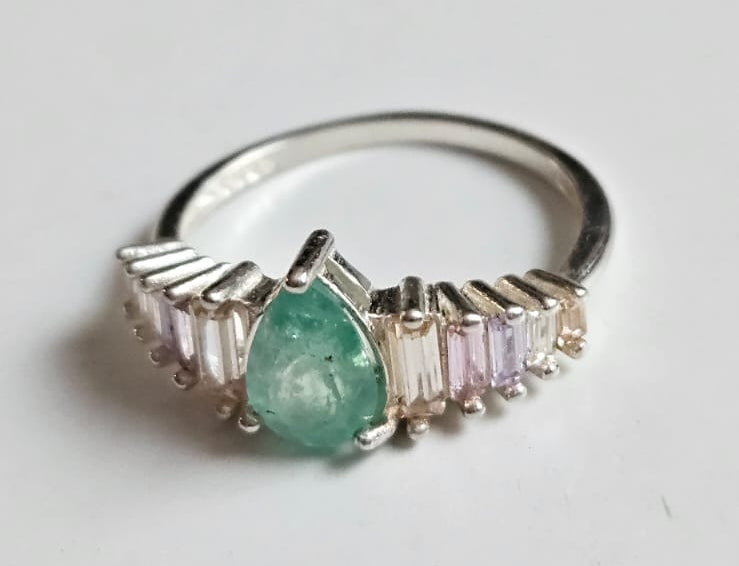 Anillo Cristales y Esmeralda Natural Colombiana.