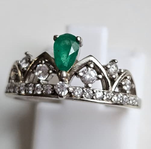 Anillo Princesa en Plata y Esmeralda Natural Talla Lagrima.