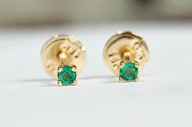 Topos en oro de 18k y Esmeralda Naturales Colombianas.
