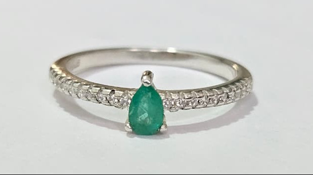 Anillo plata 925 con Lagrima de Esmeralda Natural.