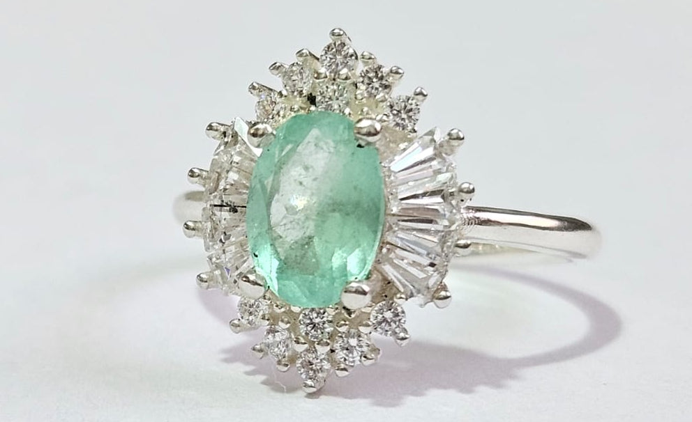 Anillo Margarita en Plata 925 con Esmeralda Natural Colombiana.
