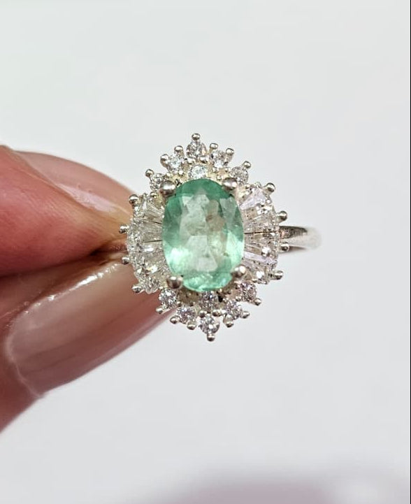 Anillo Margarita en Plata 925 con Esmeralda Natural Colombiana.