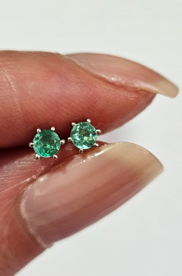 Topitos en Plata 925 con Esmeraldas Naturales