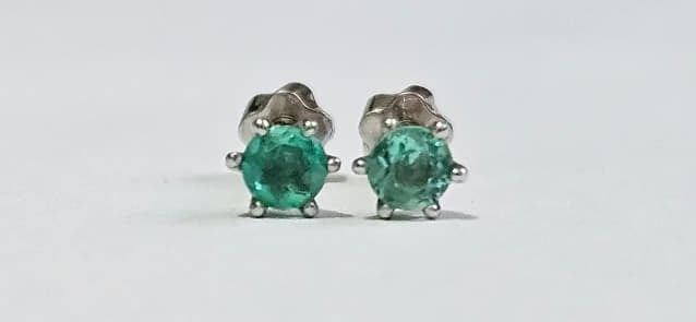 Topitos en Plata 925 con Esmeraldas Naturales